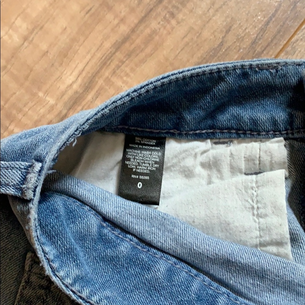 Express Low Rise Distressed Denim Shorts 0 - Picture 6 of 6